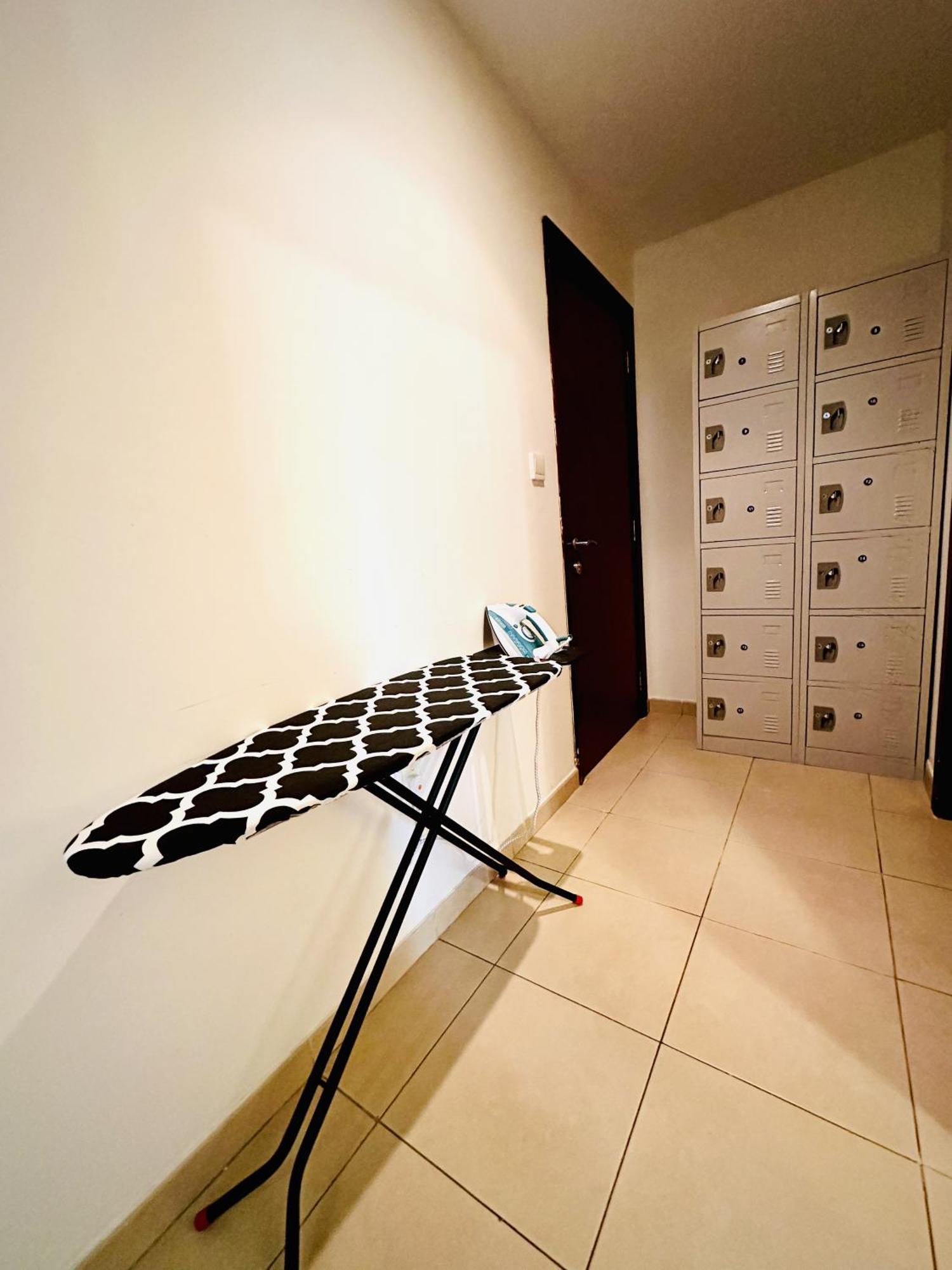 The Aero Hostel Dubai Bagian luar foto