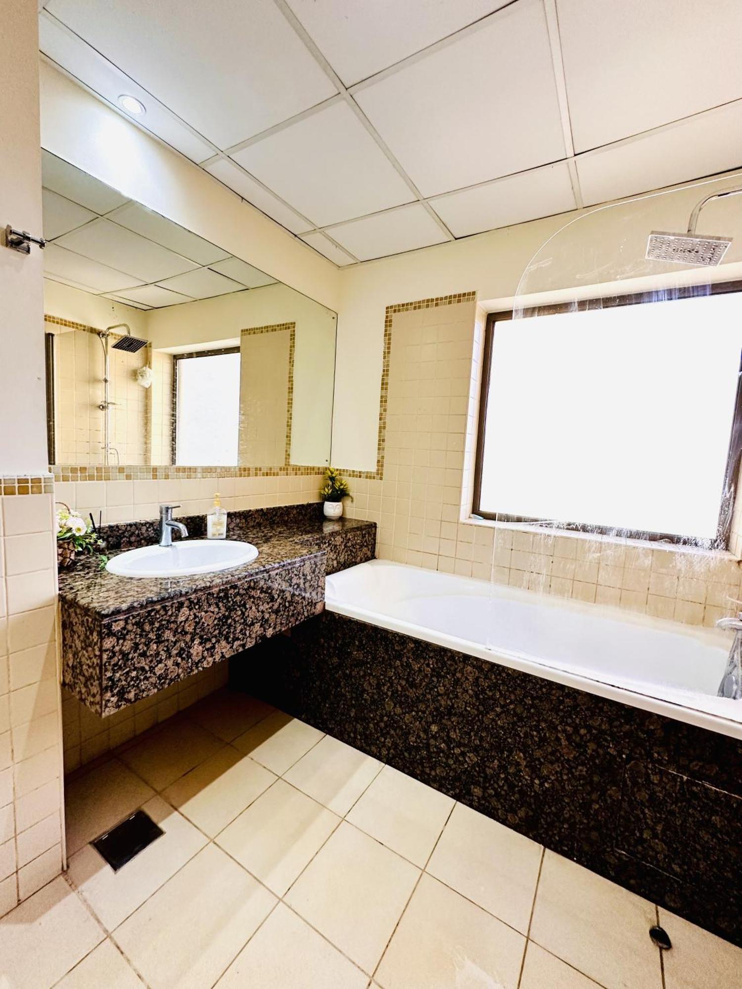 The Aero Hostel Dubai Bagian luar foto