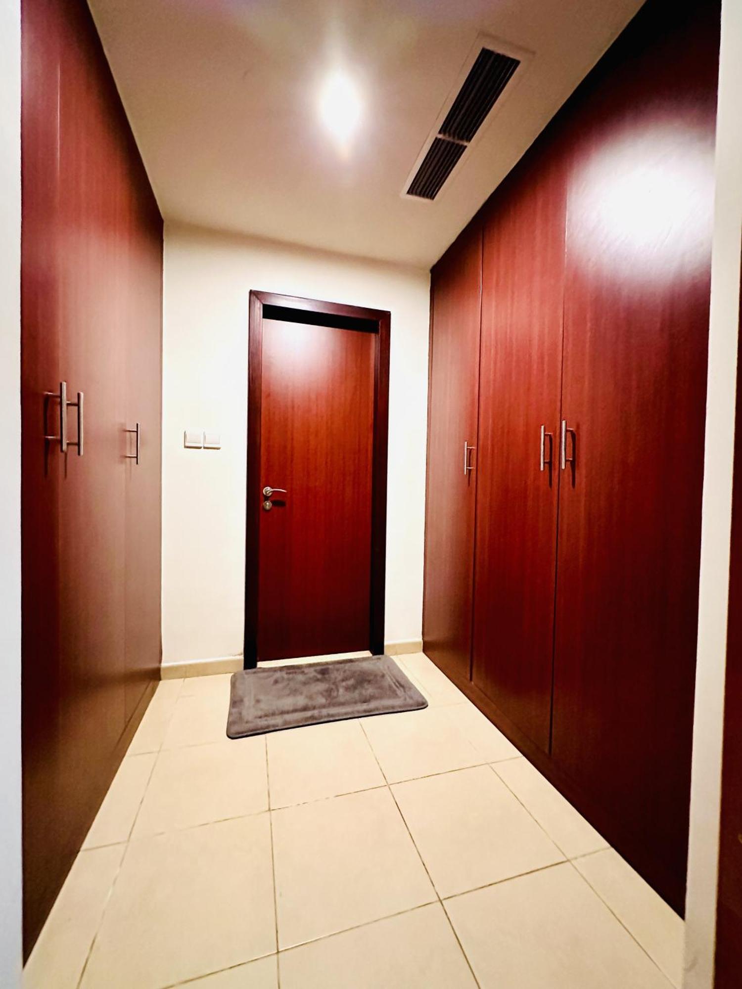 The Aero Hostel Dubai Bagian luar foto